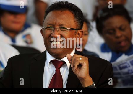 (140103) -- ANTANANARIVO, 3. Januar 2014 (Xinhua) -- das Aktenfoto vom 23. Oktober 2013 zeigt den madagassischen Präsidentschaftskandidaten Hery Rajaonarimampianina, der eine Rede in Antananarivo, der Hauptstadt Madagaskars, hält. Hery Rajaonarimampianina gewann am 20. Dezember die Präsidentschaftswahl in Madagaskar, erklärte die wahlkommission des Insellandes im Indischen Ozean am Freitag. (Xinhua/He XIANFENG) MADAGASKAR-ANTANANARIVO-PRÄSIDENTSCHAFTSWAHL PUBLICATIONxNOTxINxCHN Antananarivo 3. Januar 2014 XINHUA das Aktenfoto VOM 23. Oktober 2013 zeigt, dass Präsidentschaftskandidat Hery eine Rede in der Hauptstadt Antananarivo hält Stockfoto