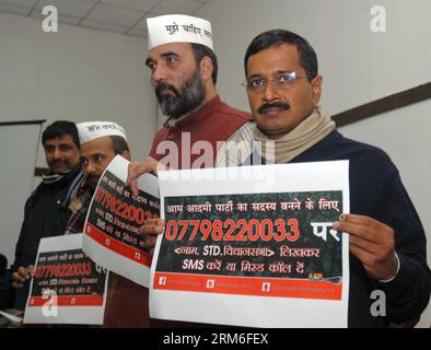 (140110) -- NEW DELHI, Jan. 10, 2014 (Xinhua) -- Aam Aadmi Party (AAP) leader Arvind Kejriwal (1st R) displays posters along with party leaders during a campaign in New Delhi, capital of India, on Jan. 10, 2014. AAP Friday kicked off a nation-wide membership drive ahead of the Lok Sabha elections to strengthen the party. (Xinhua/Partha Sarkar) INDIA-NEW DELHI-AAP-MEMBERSHIP PUBLICATIONxNOTxINxCHN   New Delhi Jan 10 2014 XINHUA AAM  Party AAP Leader Arvind  1st r Displays Posters Along With Party Leaders during a Campaign in New Delhi Capital of India ON Jan 10 2014 AAP Friday kicked off a Nati Stock Photo