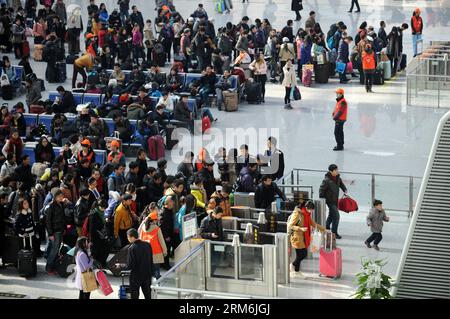 (140116) -- HANGZHOU, Jan. 16, 2014 (Xinhua) -- Passengers wait to board the trains at Hangzhou East Railway Station in Hangzhou, capital of east China s Zhejiang province, Jan. 16, 2014. The 2014 Spring Festival travel rush of China started on the wee hours of Thursday. About 3.62 billion trips will be made during the 40-day Spring Festival travel rush, according to Lian Weiliang, deputy head of the National Development and Reform Commission at a press conference. (Xinhua/Ju Huangzong) (wf) CHINA-HANGZHOU-SPRING FESTIVAL TRAVEL RUSH (CN) PUBLICATIONxNOTxINxCHN   Hangzhou Jan 16 2014 XINHUA Pa Stock Photo