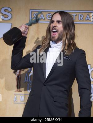 Jared Leto, Gewinner des Best Male Actor in a Supporting Role Award, posiert im Pressesaal bei den 20th Annual Screen Actors Guild Awards, im Shrine Auditorium in Los Angeles, Kalifornien, USA, am 18. Januar 2014. (Xinhua/Yang Lei)(ctt) U.S.-LOS ANGELES-sag AWARDS PUBLICATIONxNOTxINxCHN Jared Leto Gewinner des Best Male Actor in a Supporting Role Award posiert im Pressesaal BEI den 20th Annual Screen Actors Guild Awards IM Shrine Auditorium in LOS Angeles Kalifornien den USA 18. Januar 2014 XINHUA Yang Lei CTT US Los Angeles sag Awards PUBLICATIONxNOTxINxCHN Stockfoto