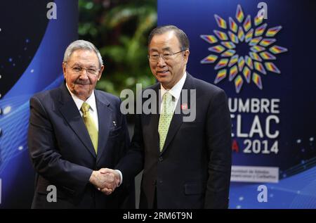 (140128) -- HAVANA, Jan. 28, 2014 (Xinhua) -- Cuban President Raul Castro (L) shakes hands with Secretary General of the United Nations Ban Ki-moon, during the opening of the Second Summit of the Community of Latin American and Caribbean States (CELAC, for its initials in Spanish), in the Cuban capital of Havana, on Jan. 28, 2014. The two-day summit will focus on the fight against hunger, poverty and inequality. (Xinhua/AVN) (jp) (ah) CUBA-HAVANA-POLITICS-CELAC PUBLICATIONxNOTxINxCHN   Havana Jan 28 2014 XINHUA Cuban President Raul Castro l Shakes Hands With Secretary General of The United Nat Stock Photo