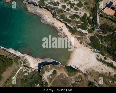 Monopoli, Provinz Bari: Luftaufnahme von Cala Incina Stockfoto