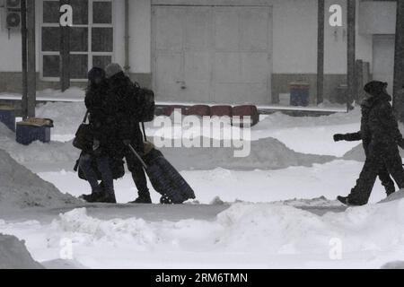 BUCHAREST, Jan. 29, 2014 (Xinhua) -- Passengers walk in snow at the main railway station in Bucharest, capital of Romania, Jan. 29, 2014. A new heavy snowstorm Wednesday began to hit Romania s capital as well as the south and the southeast. the Romanian authorities declared a state of emergency in four more counties of Ialomita, Calarasi, Constanta and Tulcea to better enable response to the current snowstorm. (Xinhua/Gabriel Petrescu)(axy) ROMANIA-BUCHAREST-SNOW EMERGENCY PUBLICATIONxNOTxINxCHN   Bucharest Jan 29 2014 XINHUA Passengers Walk in Snow AT The Main Railway Station in Bucharest Cap Stock Photo