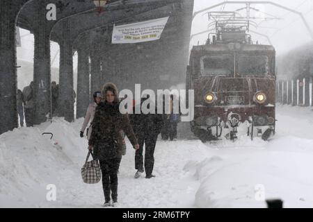 BUCHAREST, Jan. 29, 2014 (Xinhua) -- Passengers walk in snow at the main railway station in Bucharest, capital of Romania, Jan. 29, 2014. A new heavy snowstorm Wednesday began to hit Romania s capital as well as the south and the southeast. the Romanian authorities declared a state of emergency in four more counties of Ialomita, Calarasi, Constanta and Tulcea to better enable response to the current snowstorm. (Xinhua/Gabriel Petrescu)(axy) ROMANIA-BUCHAREST-SNOW EMERGENCY PUBLICATIONxNOTxINxCHN   Bucharest Jan 29 2014 XINHUA Passengers Walk in Snow AT The Main Railway Station in Bucharest Cap Stock Photo