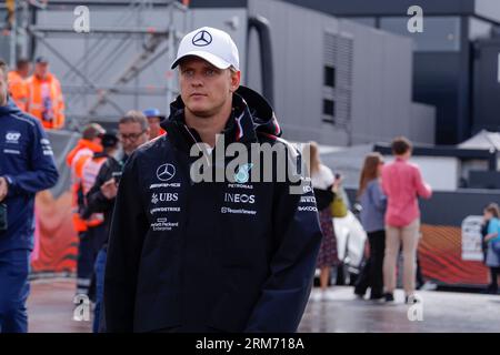 ZANDVOORT, NIEDERLANDE - AUGUST 26: Reservefahrer Mick Schumacher vom Mercedes-AMG PETRONAS F1 Team schaut während des niederländischen GP Formel 1 und auf CI Stockfoto