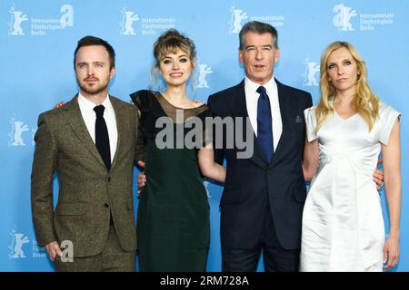 (140210) -- BERLIN, Feb. 10, 2014 (Xinhua) -- (L-R) Aaron Paul, Imogen Poots, Pierce Brosnan and Toni Collette pose for photos during a photocall to promote the movie A Long Way Down at the 64th Berlinale International Film Festival in Berlin, Germany, on Feb. 10, 2013. (Xinhua/Zhang Fan) GERMANY-BERLIN-BERLINALE-A LONG WAY DOWN PUBLICATIONxNOTxINxCHN   140210 Berlin Feb 10 2014 XINHUA l r Aaron Paul Imogen Poots Pierce Brosnan and Toni Collette Pose for Photos during a photo call to promote The Movie a Long Way Down AT The 64th Berlinale International Film Festival in Berlin Germany ON Feb 10 Stock Photo