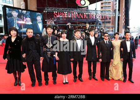 (140210) -- BERLIN, 10. Februar 2014 (Xinhua) -- Cast-Mitglieder kommen am 10. Februar 2013 auf dem roten Teppich zur Weltpremiere des Films "Blinde Massage" auf dem 64. Berlinale International Film Festival in Berlin. Blind Massage ist einer der drei chinesischen Filme, die um Preise im Wettbewerbsprogramm wetteifern. (Xinhua/Zhang Fan) GERMANY-BERLIN-BERLINALE-BLIND MASSAGE PUBLICATIONxNOTxINxCHN 140210 Berlin Feb 10 2014 XINHUA Cast Mitglieder kommen AUF dem Roten Teppich für die Weltpremiere der Film Blind Massage AUF dem 64. Berlinale International Film Festival in Berlin AM 10. Februar 201 Stockfoto