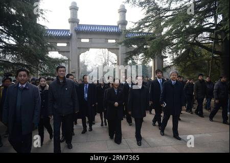 (140212) -- NANJING, 12. Februar 2014 (Xinhua) -- Wang Yu-Chi (2. Front R), taiwanesischer Chef für Festlandangelegenheiten, führt seine Delegation zum Besuch des Mausoleums von Dr. Sun Yat-sen in Nanjing, der Hauptstadt der ostchinesischen Provinz Jiangsu, am 12. Februar 2014. (Xinhua/Shen Peng) (lfj) CHINA-NANJING-WANG YU-CHI-FESTLAND BESUCH (CN) PUBLICATIONxNOTxINxCHN Nanjing 12. Februar 2014 XINHUA Wang Yu Chi 2. r Front TAIWAN S Festland Angelegenheiten Leiter seiner Delegation besucht Dr. Sun Yat Sen S Mausoleum in Nanjing Hauptstadt von Ostchina S Jiangsu Provinz 12. Februar 2014 XINHUA China Nanjing Penhen Wang Yu Chi Festland besuchen CN PUBL Stockfoto