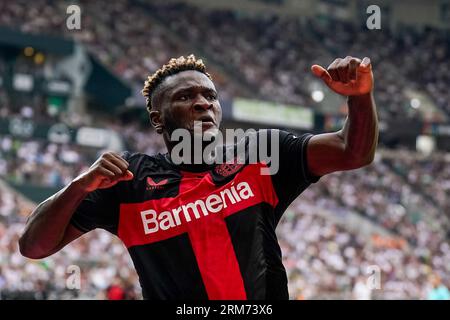 Moenchengladbach, Deutschland. 26. August 2023. MOENCHENGLADBACH, DEUTSCHLAND - AUGUST 26: Victor Boniface von Bayer 04 Leverkusen feiert, nachdem er das erste Tor seiner Mannschaft während des Bundesligaspiels zwischen Borussia Monchengladbach und Bayer 04 Leverkusen im Borussia-Park am 26. August 2023 in Moenchengladbach erzielt hat (Foto: Rene Nijhuis/BSR Agency) Credit: BSR Agency/Alamy Live News Stockfoto