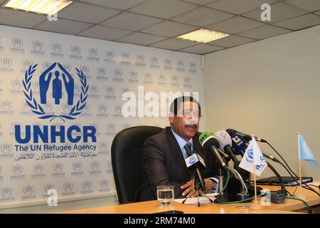 (140213) -- DAMASKUS, 13. Februar 2014 (Xinhua) -- Tarik Kurdi, Vertreter des Hohen Flüchtlingskommissars der Vereinten Nationen (UNHCR), spricht am 13. Februar 2014 vor Reportern im Hauptquartier des UNHCR in Damaskus. Tarik Kurdi sagte am Donnerstag, dass Syrien auf dem Gebiet der humanitären Arbeit einen bemerkenswerten Fortschritt erlebt. (Xinhua/Bassem Tellawi) SYRIEN-DAMASKUS-UNHCR-HUMANITÄRE ARBEITSFORTSCHRITTE PUBLICATIONxNOTxINxCHN Damaskus 13. Februar 2014 XINHUA Tarik Vertreter des Hohen Kommissars der Vereinten Nationen für Flüchtlinge UNHCR spricht vor Reportern IM UNHCR-Hauptquartier in Damaskus 13. Februar 2014 Tarik sagte Thu Stockfoto