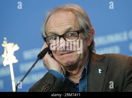 (140213) -- BERLIN, 13. Februar 2014 (Xinhua) -- der britische Regisseur Ken Loach nimmt am 13. Februar 2013 an einer Pressekonferenz Teil und erhält den Goldenen Ehrenbären für seine herausragenden Leistungen im Filmgeschäft auf dem 64. Berlinale International Film Festival in Berlin. (Xinhua/Zhang Fan) DEUTSCHLAND-BERLIN-FILM FASTIVAL-HONORARY GOLDEN BÄR PUBLICATIONxNOTxINxCHN Berlin 13. Februar 2014 XINHUA britischer Regisseur Ken Loach nimmt an einer Pressekonferenz Teil, als er den Honorary Golden Bär für seine herausragenden Leistungen im Filmgeschäft AUF dem 64. Berlinale International Film Festival erhält Stockfoto