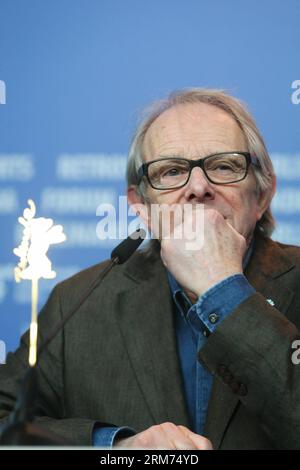 (140213) -- BERLIN, 13. Februar 2014 (Xinhua) -- der britische Regisseur Ken Loach nimmt am 13. Februar 2013 an einer Pressekonferenz Teil und erhält den Goldenen Ehrenbären für seine herausragenden Leistungen im Filmgeschäft auf dem 64. Berlinale International Film Festival in Berlin. (Xinhua/Zhang Fan) DEUTSCHLAND-BERLIN-FILM FASTIVAL-HONORARY GOLDEN BÄR PUBLICATIONxNOTxINxCHN Berlin 13. Februar 2014 XINHUA britischer Regisseur Ken Loach nimmt an einer Pressekonferenz Teil, als er den Honorary Golden Bär für seine herausragenden Leistungen im Filmgeschäft AUF dem 64. Berlinale International Film Festival erhält Stockfoto