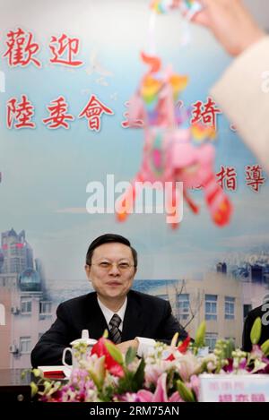 (140214) -- SHANGHAI, Feb. 14, 2014 (Xinhua) -- Wang Yu-chi, Taiwan s mainland affairs chief, watches a lantern made by students as he visits a school for children of Taiwanese business people in Shanghai, east China, Feb. 14, 2014. (Xinhua/Liu Ying) (lfj) CHINA-SHANGHAI-WANG YU-CHI-MAINLAND VISIT (CN) PUBLICATIONxNOTxINxCHN   Shanghai Feb 14 2014 XINHUA Wang Yu Chi TAIWAN S Mainland Affairs Chief Watches a Lantern Made by Students As he visits a School for Children of Taiwanese Business Celebrities in Shanghai East China Feb 14 2014 XINHUA Liu Ying  China Shanghai Wang Yu Chi Mainland Visit C Stock Photo