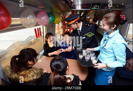 (140214) -- QINGDAO, Feb. 14, 2014 (Xinhua) -- The head of the train crew offer Tangyuan, a Chinese sweet dumpling, to the passengers on G224 high-speed train from Qingdao of east China s Shandong Province to east China s Shanghai, Feb. 14, 2014. The G224 train crew prepared Tangyuan and some activities for the passengers to celebrate the Chinese Lantern Festival on Friday. (Xinhua/Fan Changguo) (af) CHINA-QINGDAO-LANTERN FESTIVAL ON HIGH-SPEED RAIL(CN) PUBLICATIONxNOTxINxCHN   Qingdao Feb 14 2014 XINHUA The Head of The Train Crew OFFER Tang Yuan a Chinese Sweet Dumpling to The Passengers ON Stock Photo