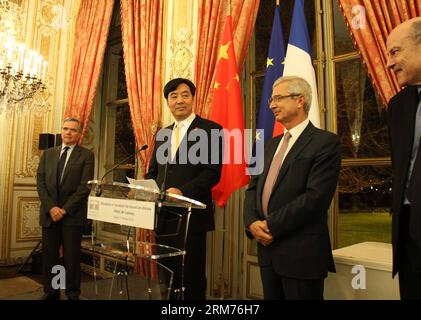 (140212) -- PARIS, 12. Februar 2014 (Xinhua) -- der chinesische Botschafter in Frankreich Zhai Jun (2. L) hält eine Rede auf dem Empfang des Präsidenten der französischen Nationalversammlung Claude Bartolone anlässlich des chinesischen Mondneujahrs, des Jahres des Pferdes, in seiner Residenz in Paris, Frankreich, am 12. Februar 2014. (Xinhua/Zheng bin) FRANKREICH-CHINA-NATIONAL ASSEMBLY-SPEAKER-EMPFANG PUBLICATIONxNOTxINxCHN Paris 12. Februar 2014 XINHUA chinesischer Botschafter in Frankreich Zhai jun 2. L hält eine Rede BEIM Empfang Held von dem Sprecher der französischen Nationalversammlung Claude Bartolone anlässlich des chinesischen Mondjahres Hor Stockfoto