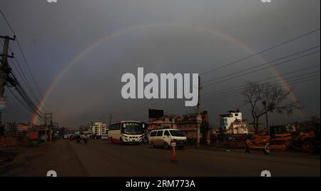 Das Foto vom 16. Februar 2014 zeigt einen Regenbogen über der Ringstraße in der Nähe von Koteshwor, Kathmandu, Nepal. (Xinhua/Sunil Sharma) NEPAL-KATHMANDU-RAINBOW PUBLICATIONxNOTxINxCHN Foto aufgenommen AM 16. Februar 2014 zeigt einen Regenbogen über dem nahe Kathmandu Nepal XINHUA Sunil Sharma Nepal Kathmandu Rainbow PUBLICATIONxNOTxINxCHN Stockfoto