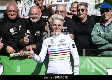 Merksem, Belgien. 27. August 2023. Annick Van Leuven stellte am Sonntag, den 27. August 2023, vor dem Frauen-Elite-Rennen im Schaal Sels Merksem Criterium in Merksem, Antwerpen, vor. BELGA PHOTO GOYVAERTS Credit: Belga News Agency/Alamy Live News Stockfoto