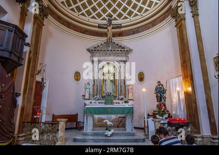 Die Kirche San Rocco, auch bekannt als Madonna del Carmine, befindet sich in Scanno. Sie wird auch Madonna del Carmine genannt, da sie seit 1784 b hat Stockfoto