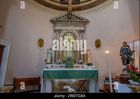 Die Kirche San Rocco, auch bekannt als Madonna del Carmine, befindet sich in Scanno. Sie wird auch Madonna del Carmine genannt, da sie seit 1784 b hat Stockfoto