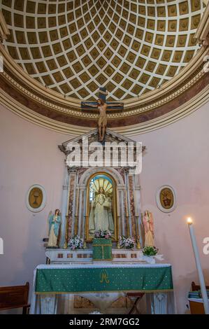 Die Kirche San Rocco, auch bekannt als Madonna del Carmine, befindet sich in Scanno. Sie wird auch Madonna del Carmine genannt, da sie seit 1784 b hat Stockfoto