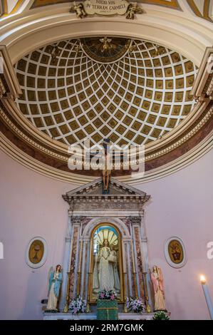 Die Kirche San Rocco, auch bekannt als Madonna del Carmine, befindet sich in Scanno. Sie wird auch Madonna del Carmine genannt, da sie seit 1784 b hat Stockfoto