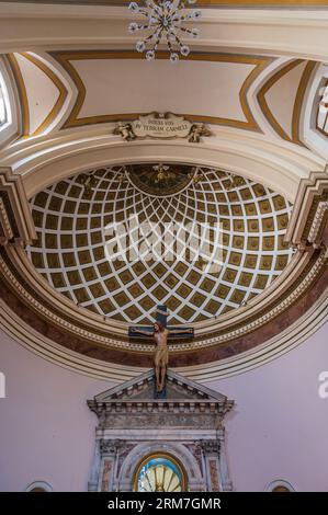 Die Kirche San Rocco, auch bekannt als Madonna del Carmine, befindet sich in Scanno. Sie wird auch Madonna del Carmine genannt, da sie seit 1784 b hat Stockfoto