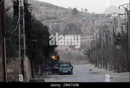 (140303) -- DAMASKUS, 3. März 2014 (Xinhua) -- Foto aufgenommen am 3. März 2014 zeigt eine Straßenansicht von Sahel-Stadt im Norden von Yabroud-Stadt auf dem Land von Damaskus, Syrien. Die syrischen Streitkräfte haben die Kontrolle über die Stadt Sahel und die Rima-Obstgärten in der Umgebung von Yabroud, einer wichtigen Rebellenfestung nördlich von Damaskus, zurückerobert. wo die syrischen Truppen eine Großoffensive zur Rückeroberung des Gebiets gestartet haben, das als wichtig erachtet wird, um den Zustrom von Rebellen und Waffen aus dem Libanon nach Syrien und umgekehrt abzuhalten. (Xinhua/Bassem Tellawi) SYRIEN-DAMASKUS-YABROUD STADT-TRUPPEN-RÜCKEROBERUNG PUBLICATIONxNO Stockfoto