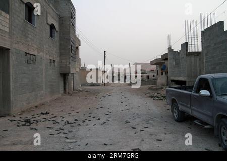 (140303) -- DAMASKUS, 3. März 2014 (Xinhua) -- Foto aufgenommen am 3. März 2014 zeigt eine Straßenansicht von Sahel-Stadt im Norden von Yabroud-Stadt auf dem Land von Damaskus, Syrien. Die syrischen Streitkräfte haben die Kontrolle über die Stadt Sahel und die Rima-Obstgärten in der Umgebung von Yabroud, einer wichtigen Rebellenfestung nördlich von Damaskus, zurückerobert. wo die syrischen Truppen eine Großoffensive zur Rückeroberung des Gebiets gestartet haben, das als wichtig erachtet wird, um den Zustrom von Rebellen und Waffen aus dem Libanon nach Syrien und umgekehrt abzuhalten. (Xinhua/Bassem Tellawi) SYRIEN-DAMASKUS-YABROUD STADT-TRUPPEN-RÜCKEROBERUNG PUBLICATIONxNO Stockfoto