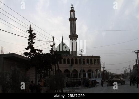 (140303) -- DAMASKUS, 3. März 2014 (Xinhua) -- Foto aufgenommen am 3. März 2014 zeigt eine Straßenansicht von Sahel-Stadt im Norden von Yabroud-Stadt auf dem Land von Damaskus, Syrien. Die syrischen Streitkräfte haben die Kontrolle über die Stadt Sahel und die Rima-Obstgärten in der Umgebung von Yabroud, einer wichtigen Rebellenfestung nördlich von Damaskus, zurückerobert. wo die syrischen Truppen eine Großoffensive zur Rückeroberung des Gebiets gestartet haben, das als wichtig erachtet wird, um den Zustrom von Rebellen und Waffen aus dem Libanon nach Syrien und umgekehrt abzuhalten. (Xinhua/Bassem Tellawi) SYRIEN-DAMASKUS-YABROUD STADT-TRUPPEN-RÜCKEROBERUNG PUBLICATIONxNO Stockfoto