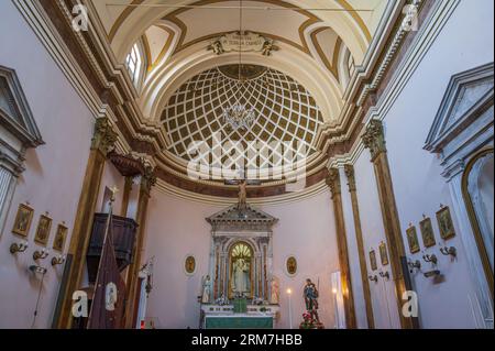 Die Kirche San Rocco, auch bekannt als Madonna del Carmine, befindet sich in Scanno. Sie wird auch Madonna del Carmine genannt, da sie seit 1784 b hat Stockfoto