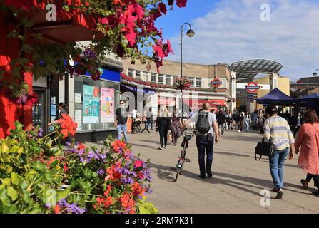 U-Bahn-Station Uxbridge, das Ende der Linie für die Metropolitan- und Piccadilly-Linien, im Borough of Hillingdon, NW London, UK Stockfoto