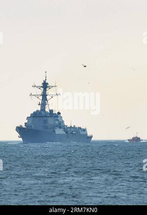 (140307) -- ISTANBUL, 7. März 2014 (Xinhua) -- der US-Raketenwerfer USS Truxtun wird am 7. März 2014 durch die Bosporusstraße in Istanbul gesehen. Am Freitagnachmittag durchquert ein US-Raketenwerfer USS Truxtun die Bosporusstraße in Istanbul auf dem Weg zum Schwarzen Meer. Sie wird am 11. März zusammen mit einer Fregatte aus Bulgarien und drei Schiffen aus Rumänien an einer taktischen Übung im nordwestlichen Teil des Schwarzen Meeres teilnehmen. (Xinhua/Lu Zhe) (djj) TÜRKEI-ISTANBUL-U.S.-USS TRUXTUN-BLACK SEA PUBLICATIONxNOTxINxCHN Istanbul 7. März 2014 XINHUA the Stockfoto