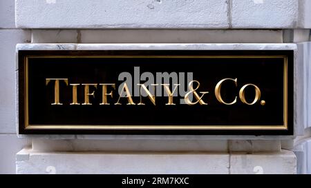 Architektonische Details des Tiffany & Co.-Gebäudes an der Wall Street, im Finanzviertel von Lower Manhattan in New York City, USA Stockfoto