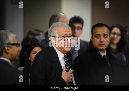 (140313) -- NEW YORK, 13. März 2014 (Xinhua) -- der Sondergesandte der UN-Arabischen Liga in Syrien Lakhdar Brahimi (C) verlässt den UN-Sicherheitsrat am 13. März 2014 im UN-Hauptquartier in New York. Lakhdar Brahimi, Sondergesandter der Arabischen Liga und der Vereinten Nationen in Syrien, forderte am Donnerstag Hilfe, um ihm bei der Forderung nach einer möglichen neuen Runde von Friedensgesprächen zwischen der syrischen Regierung und Oppositionsgruppen zur Beendigung des dreijährigen Konflikts im Land zu helfen. (Xinhua/Niu Xiaolei) UN-NEW YORK-SYRIEN-GESANDTER-BRAHIMI PUBLICATIONxNOTxINxCHN New York 13. März 2014 XINHUA Sondergesandter der Arabischen Liga der Vereinten Nationen für Syrien Stockfoto
