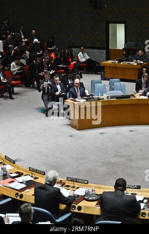 (140313) -- New York, 13. März 2014 (Xinhua) -- der ukrainische Premierminister Arseniy Jatsenjuk (C) nimmt am 13. März 2014 am UN-Hauptsitz in New York an einer Sitzung des Sicherheitsrates der Vereinten Nationen zur Lage der Ukraine Teil. (Xinhua/Niu Xiaolei) UN-NEW YORK-UKRAINE-YATSENYUK-TREFFEN PUBLICATIONxNOTxINxCHN New York 13. März 2014 XINHUA der ukrainische Premierminister Arseniy Yatsenyuk C nimmt AM 13. März 2014 an einer Sitzung des Sicherheitsrats der Vereinten Nationen ZUR Lage der Ukraine IM Hauptquartier der Vereinten Nationen in New York Teil Stockfoto