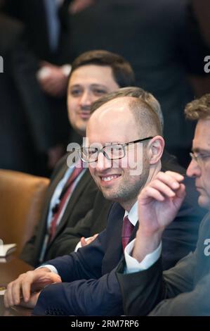 (140313) -- New York, 13. März 2014 (Xinhua) -- der ukrainische Premierminister Arseniy Jatsenjuk reagiert während seines Treffens mit dem Generalsekretär der Vereinten Nationen Ban Ki-moon (nicht im Bild) am 13. März 2014 im UN-Hauptquartier in New York. (Xinhua/Niu Xiaolei) UN-NEW YORK-UKRAINE-BAN KI-MOON-YATSENYUK-MEETING PUBLICATIONxNOTxINxCHN New YORK 13. März 2014 XINHUA der ukrainische Premierminister Arseniy Yatsenyuk reagiert während seines Treffens mit dem Generalsekretär der Vereinten Nationen Ban KI Moon Not in Picture AM UN-Hauptsitz in New York AM 13. März 2014 XINHUA Niu Xiaolei KI UN Ukraine Ban New York M Stockfoto