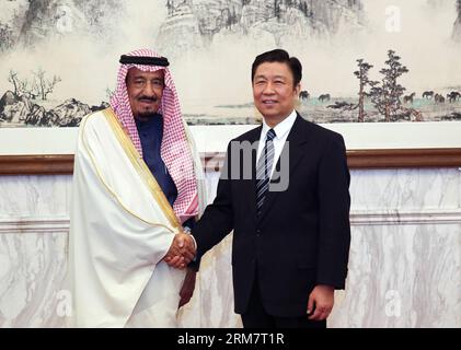 (140314) -- PEKING, 14. März 2014 (Xinhua) -- der chinesische Vizepräsident Li Yuanchao (R) reist mit einem Besuch des saudischen Kronprinzen Salman bin Abdulaziz Al Saud, ebenfalls stellvertretender Premierminister und Verteidigungsminister Saudi-Arabiens, am 14. März 2014 in Peking, der Hauptstadt Chinas. (Xinhua/Ding Lin) (mt) CHINA-PEKING-LI YUANCHAO-SAUDI-ARABISCHE KRONE PRINCE-TALKS (CN) PUBLICATIONxNOTxINxCHN Peking 14. März 2014 XINHUA der chinesische Vizepräsident links Yuan Chao r reißt die Hand mit einem Besuch des Saudi-arabischen Kronprinzen Salman am Abdul Aziz Al Saud, also stellvertretender Premierminister und Verteidigungsminister von S Stockfoto