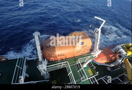 (140318) -- SÜDCHINESISCHE SEENOTRETTUNG 101 , 18. März 2014 (Xinhua) -- die Südchinesische SEENOTRETTUNG 101 geht zum Rallyepunkt in Singapur, 18. März 2014. Chinesische Rettungsschiffe, die am Golf von Thailand in Bereitschaft waren, setzen zur weiteren Rettung in Richtung des Rallyepunktes in Singapur. (Xinhua/Zhao Yingquan) SÜDCHINESISCHE SEENOTRETTUNG 101-FEHLFLUG MH370-BERGUNGSMISSION PUBLICATIONxNOTxINxCHN Südchinesische Seenotrettung 101. März 18 2014 XINHUA die Südchinesische Seenotrettung 101 geht zum Rallyungspunkt in Singapur 18. März 2014 Chinesische Rettungsschiffe, die sich auf der G in Bereitschaft befanden Stockfoto