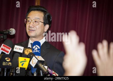 (140318) -- KUALA LUMPUR, 18. März 2014 (Xinhua) -- der chinesische Botschafter in Malaysia Huang Huikang spricht vor der Pressekonferenz in der chinesischen Botschaft in Malaysia, Kuala Lumpur, am 18. März 2014. Kein Passagier vom chinesischen Festland an Bord des fehlenden Fluges MH370 könnte an einer Entführung oder einem Terroranschlag beteiligt sein, sagte der chinesische Botschafter in Malaysia am Dienstag. Eine Hintergrundüberprüfung aller Passagiere vom chinesischen Festland habe keine Beweise für diesen Verdacht gefunden, sagte Huang Huikang. (Xinhua/He Jingjia)(Axy) MALAYSIA-KUALA LUMPUR-MISSING FLUG MH370-CHINESE AMBASSADOR-PRESS PUBLICATIONxNOTxI Stockfoto