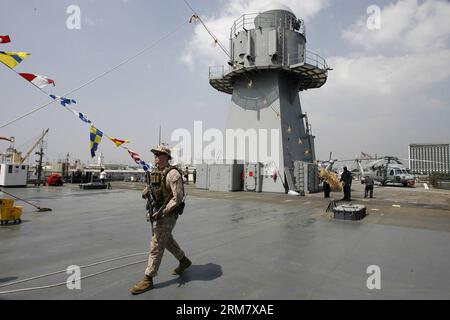 (140318) -- MANILA, March 18, 2014 (Xinhua) -- A soldier from the U.S. Navy walks on board of the USS Blue Ridge (LCC-19), the command flagship of United States Seventh Fleet in Manila, the Philippines, March 18, 2014. USS Blue Ridge arrived Tuesday at South Harbor in Manila for a goodwill visit, which will last until March 22. (Xinhua/Rouelle Umali) (djj) PHILIPPINES-MANILA-USS BLUE RIDGE-VISIT PUBLICATIONxNOTxINxCHN   Manila March 18 2014 XINHUA a Soldier from The U S Navy Walks ON Board of The USS Blue Ridge LCC 19 The Command Flagship of United States Seventh Fleet in Manila The Philippine Stock Photo
