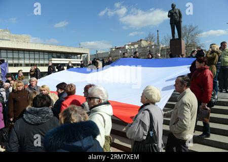 (140318) -- SIMFEROPOL, 18. März 2014 (Xinhua) -- das Volk der Krim feiert die Aufnahme der Krim als Teil der Russischen Föderation in Simferopol, der Republik Krim, 18. März 2014. Der russische Präsident Wladimir Putin und die Führer der Krim unterzeichneten am Dienstag einen vertrag, der die Republik Krim und die Stadt Sewastopol als Teil des russischen Territoriums akzeptierte. (Xinhua/Sadat) (srb) KRIM-SIMFEROPOL-RUSSLAND-VERTRAG PUBLICATIONxNOTxINxCHN Stockfoto