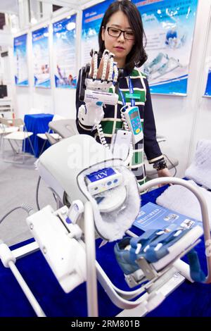 (140321) -- BEIJING, March 21, 2014 (Xinhua) -- A staffer displays a physical therapy equipment at the 26th International Medical Instruments and Equipment Exhibition in Beijing, capital of China, March 21, 2014. The three-day exhibition kicked off here Friday at China National Convention Center. (Xinhua/Zhao Bing)(wjq) CHINA-BEIJING-MEDICAL INSTRUMENTS & EQUIPMENT EXHIBITION (CN) PUBLICATIONxNOTxINxCHN   Beijing March 21 2014 XINHUA a staff Displays a Physical THERAPY Equipment AT The 26th International Medical Instruments and Equipment Exhibition in Beijing Capital of China March 21 2014 The Stock Photo