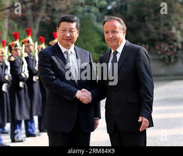 (140327) -- PARIS, March 27, 2014 (Xinhua) -- Chinese President Xi Jinping (L) meets with President of the French Senate Jean-Pierre Bel in Paris, France, March 27, 2014. (Xinhua/Pang Xinglei) (zgp) FRANCE-CHINA-XI JINPING-JEAN-PIERRE BEL-MEETING (CN) PUBLICATIONxNOTxINxCHN   Paris March 27 2014 XINHUA Chinese President Xi Jinping l Meets With President of The French Senate Jean Pierre BEL in Paris France March 27 2014 XINHUA Pang Xinglei zgp France China Xi Jinping Jean Pierre BEL Meeting CN PUBLICATIONxNOTxINxCHN Stock Photo