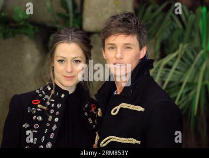 Hannah Bagshawe und Eddie Redmayne nehmen an der Weltpremiere von „Early man“ im BFI IMAX in London Teil. Stockfoto