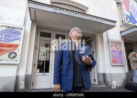 Sint Niklaas, Belgien. 27. August 2023. Tom Lanoye posiert für den Fotografen während der Feierlichkeiten zum 65. Geburtstag des Schriftstellers Lanoye, Sonntag, den 27. August 2023 in Sint-Niklaas. BELGA PHOTO NICOLAS MAETERLINCK Credit: Belga News Agency/Alamy Live News Stockfoto