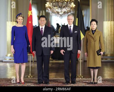 (140330) -- BRÜSSEL, 30. März 2014 (Xinhua) -- der chinesische Präsident Xi Jinping (2. L), seine Frau Peng Liyuan (R), König Philippe von Belgien (2. R) und Königin Mathilde von Belgien posieren für ein Gruppenfoto in Brüssel, Belgien, 30. März 2014. XI. Traf sich am Sonntag in Brüssel mit König Philippe von Belgien. (Xinhua/LAN Hongguang) (zgp) BELGIEN-BRÜSSEL-CHINA-XI JINPING-KING PHILIPPE-MEETING PUBLICATIONxNOTxINxCHN Brüssel März 30 2014 XINHUA chinesischer Präsident XI Jinping 2nd l seine Frau Peng Liyuan r König Philippe von Belgien 2nd r und Königin Mathilde von Belgien posieren für ein Gruppenfoto in Brüssel Belgien M Stockfoto
