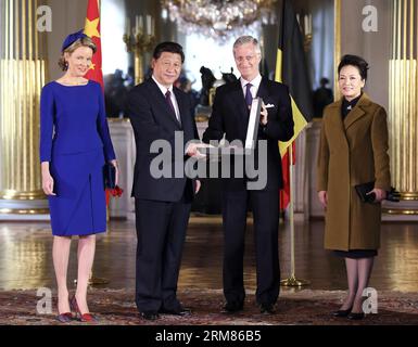 (140330) -- BRUSSELS, March 30, 2014 (Xinhua) -- Chinese President Xi Jinping (2nd L) receives a Grand Cordon medal of the Order of Leopold from King Philippe of Belgium (2nd R) in Brussels, Belgium, March 30, 2014. Xi met with King Philippe in Brussels on Sunday. (Xinhua/Lan Hongguang) (zgp) BELGIUM-BRUSSELS-CHINA-XI JINPING-KING PHILIPPE-MEETING PUBLICATIONxNOTxINxCHN   Brussels March 30 2014 XINHUA Chinese President Xi Jinping 2nd l receives a Grand Cordon Medal of The Order of Leopold from King Philippe of Belgium 2nd r in Brussels Belgium March 30 2014 Xi Met With King Philippe in Brussel Stock Photo
