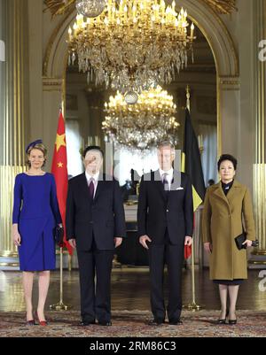 (140330) -- BRÜSSEL, 30. März 2014 (Xinhua) -- der chinesische Präsident Xi Jinping (2. L), seine Frau Peng Liyuan (R), König Philippe von Belgien (2. R) und Königin Mathilde von Belgien posieren für ein Gruppenfoto in Brüssel, Belgien, 30. März 2014. XI. Traf sich am Sonntag in Brüssel mit König Philippe von Belgien. (Xinhua/LAN Hongguang) (zgp) BELGIEN-BRÜSSEL-CHINA-XI JINPING-KING PHILIPPE-MEETING PUBLICATIONxNOTxINxCHN Brüssel März 30 2014 XINHUA chinesischer Präsident XI Jinping 2nd l seine Frau Peng Liyuan r König Philippe von Belgien 2nd r und Königin Mathilde von Belgien posieren für ein Gruppenfoto in Brüssel Belgien M Stockfoto