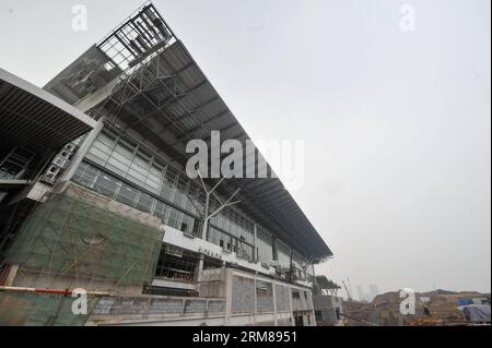 (140403) -- CHANGSHA, April 3, 2014 (Xinhua) -- Photo taken on April 3, 2014 shows the construction site of Changsha South Railway Station in Changsha, capital of central China s Hunan Province. The station is expected to be completed on April 30, 2014, by when it will be the intersection of Wuhan-Guangzhou express railway and Shanghai-Kunming express railway. And Changsha will be the regional junction in high-speed railway transportation. (Xinhua/Bai Yu)(wjq) CHINA-CHANGSHA-RAILWAY STATION-CONSTRUCTION (CN) PUBLICATIONxNOTxINxCHN   Changsha April 3 2014 XINHUA Photo Taken ON April 3 2014 Show Stock Photo