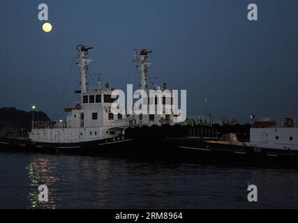 (100301) -- TOKIO, 1. März 2010 (Xinhua) -- Boote ankern am Yokosuka Hafen in Japan, am 28. Februar 2010. Japan hob alle Warnungen und Empfehlungen für Tsunami Montag auf, nachdem Tsunami bis zu 1,2 Meter, ausgelöst durch das massive Beben Chiles, entlang der Pazifikküste und an anderen Sonntagen beobachtet wurden. (Xinhua/Qi Wei) (lr) (2)JAPAN-TSUNAMI-WARNUNGEN-LIFT PUBLICATIONxNOTxINxCHN Tokio 1. März 2010 XINHUA Boats Anchor AM Yokosuka-Hafen in Japan AM 28 2010. Februar hob Japan alle Warnungen auf und für Tsunami AM Montag nach Tsunami wurden entlang seiner Paci so hohe 1 2 METER beobachtet Stockfoto